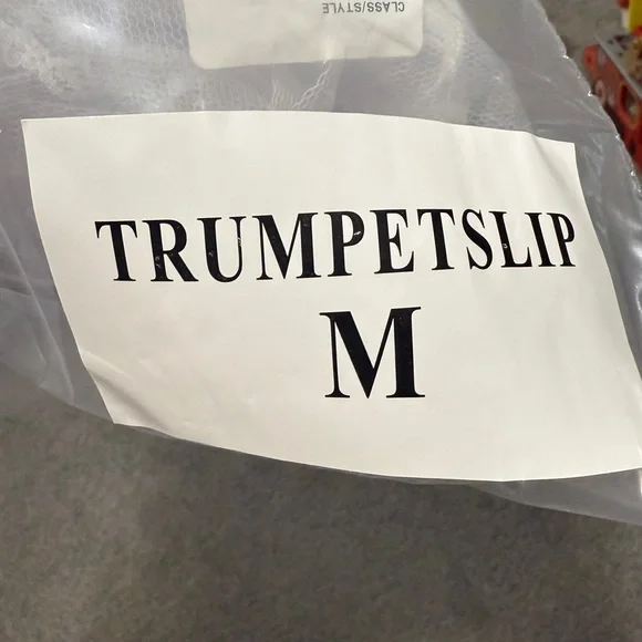 NWT DAVID'S BRIDAL Trumpet Slip - Picture 10 of 10